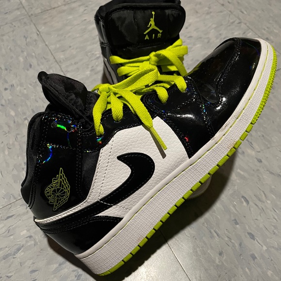 jordan 1 black cyber mystic green